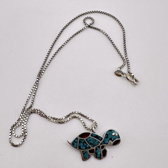 Sterling silver turtle pendant with stone chip inlay on a 18", 925 box chain! - Picture 1 of 12